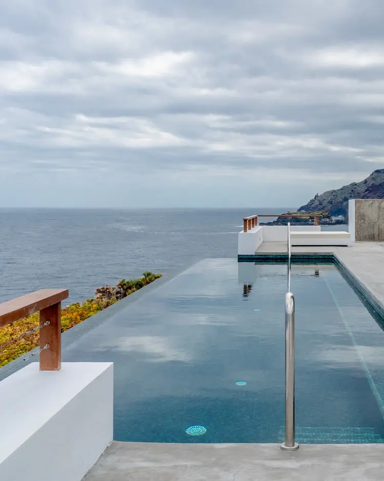 Faro Punta Cumplida - La Palma, Spain | Good Travel