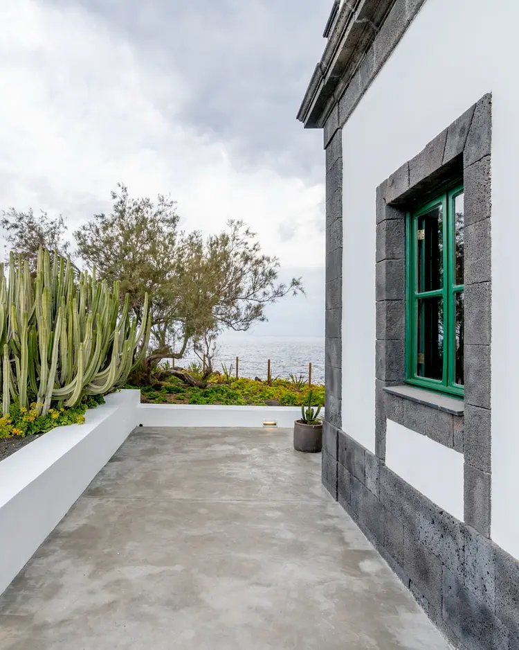 Faro Punta Cumplida - La Palma, Spain | Good Travel