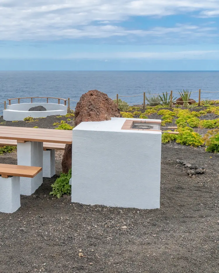 Faro Punta Cumplida - La Palma, Spain | Good Travel