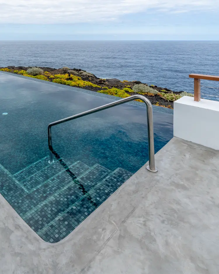 Faro Punta Cumplida - La Palma, Spain | Good Travel