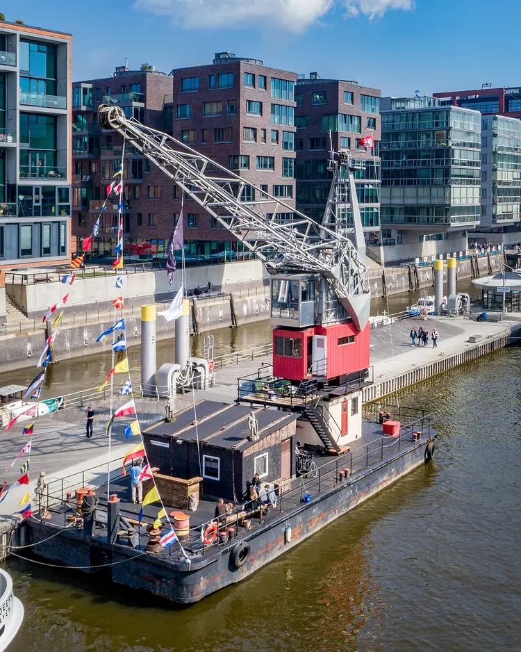 Hafenkran - Hamburg, Deutschland | Good Travel