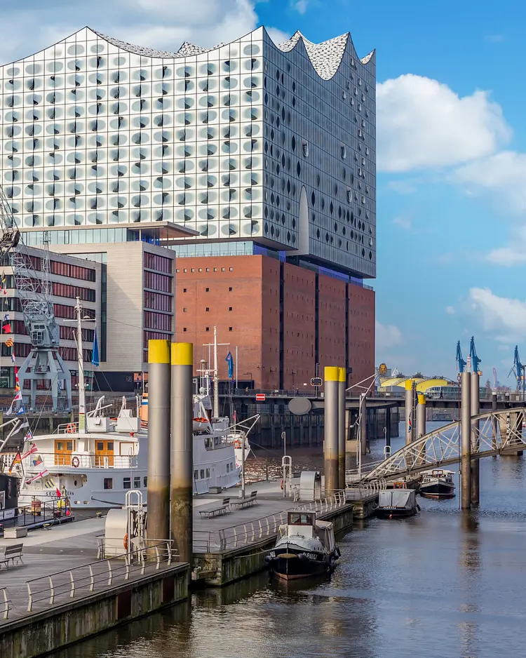 Hafenkran - Hamburg, Deutschland | Good Travel