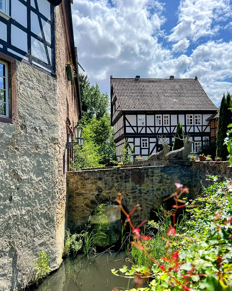 Schloss Hirschgarten - Borken-Nassenerfurth, Deutschland | Good Travel