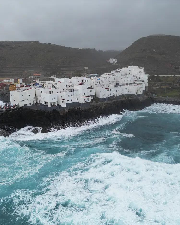 Soledad Big Waves - Las Palmas (Gran Canaria), Spain | Good Travel