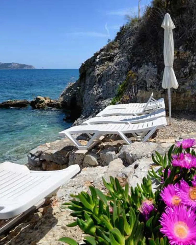 Rosy's - Agistri Island, Griechenland | Good Travel