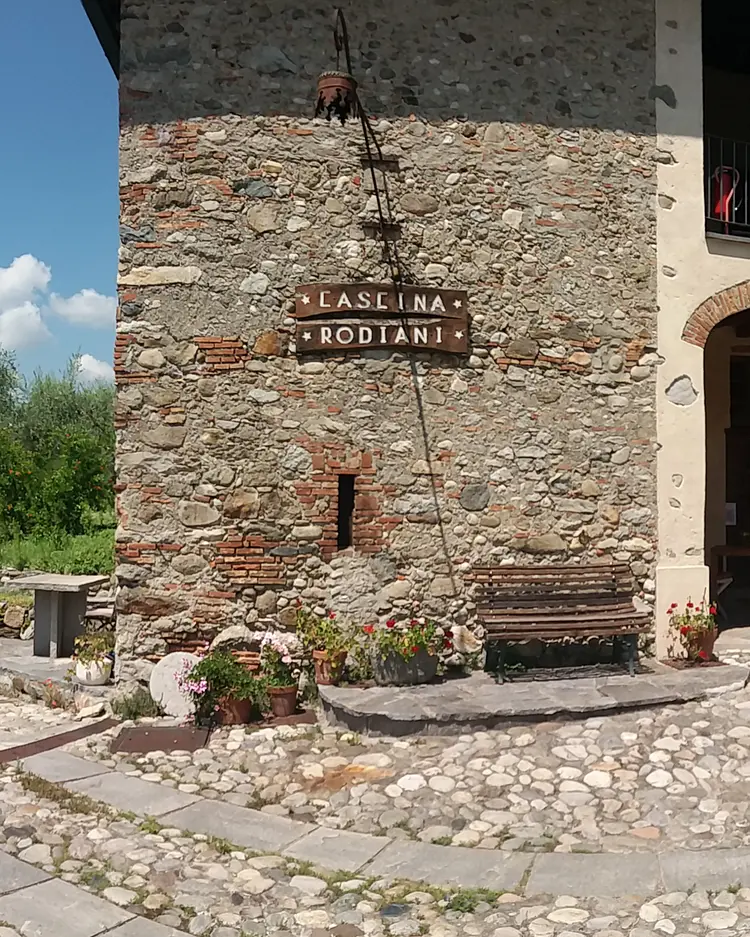 Cascina Rodiani - Drezzo, Italy | Good Travel