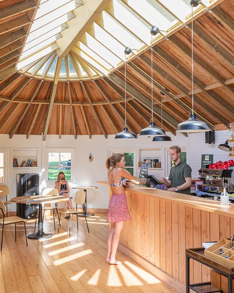 HUTTOPIA De Roos - PJ Beerze, Niederlande | Good Travel