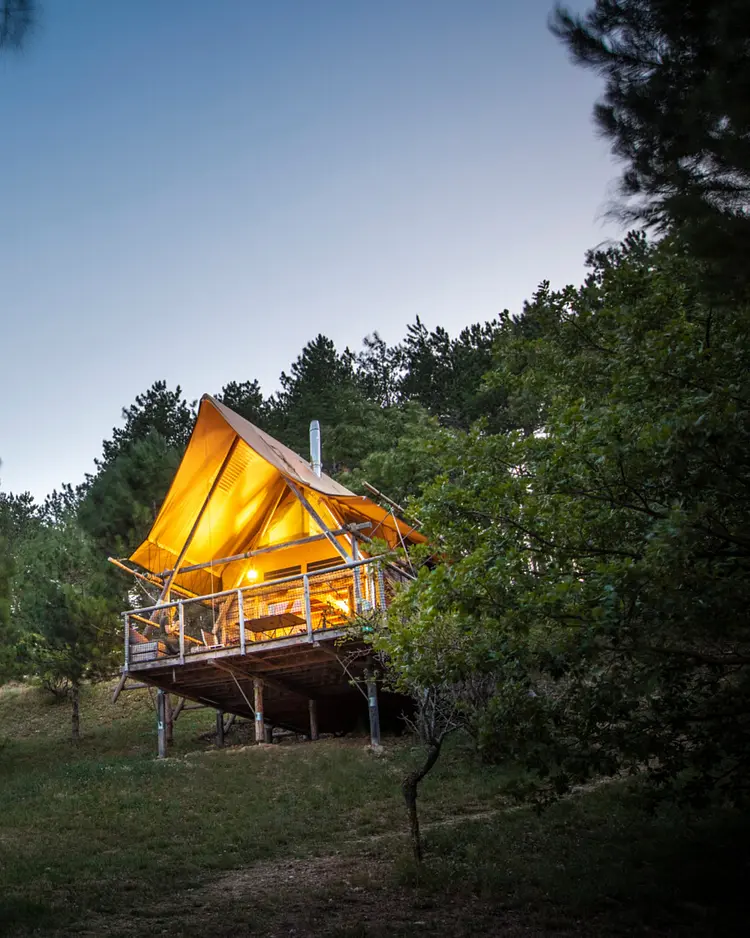 HUTTOPIA Village Dieulefit - Dieulefit, Frankreich | Good Travel