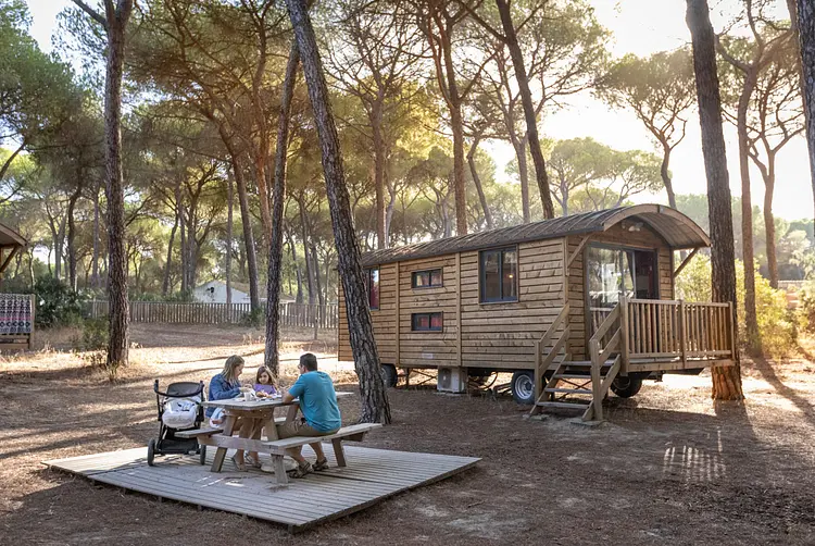 HUTTOPIA Parque de Doñana - Hinojos, Spanien | Good Travel