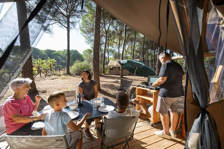 HUTTOPIA Parque de Doñana - Hinojos, Spanien | Good Travel