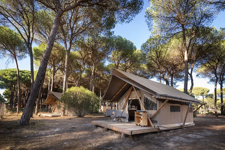 HUTTOPIA Parque de Doñana - Hinojos, Spanien | Good Travel