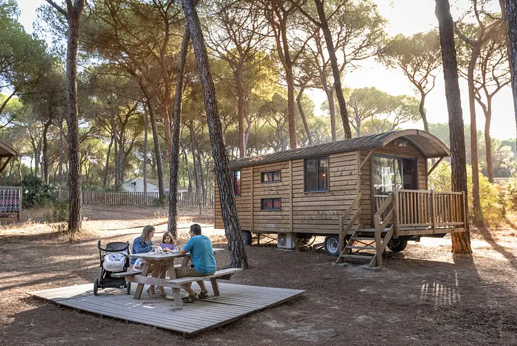 HUTTOPIA Parque de Doñana - Hinojos, Spanien | Good Travel
