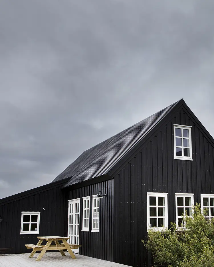 Black House - Borgarnes, Island | Good Travel