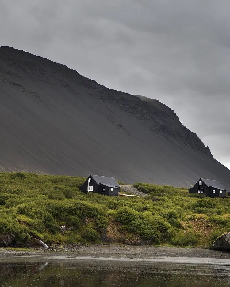 Black House - Borgarnes, Island | Good Travel